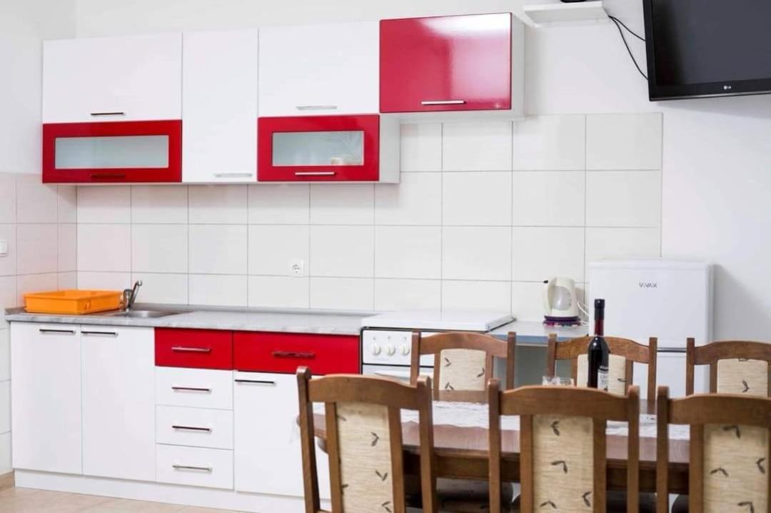 Apartmani Ivica Martic Duće Екстериор снимка